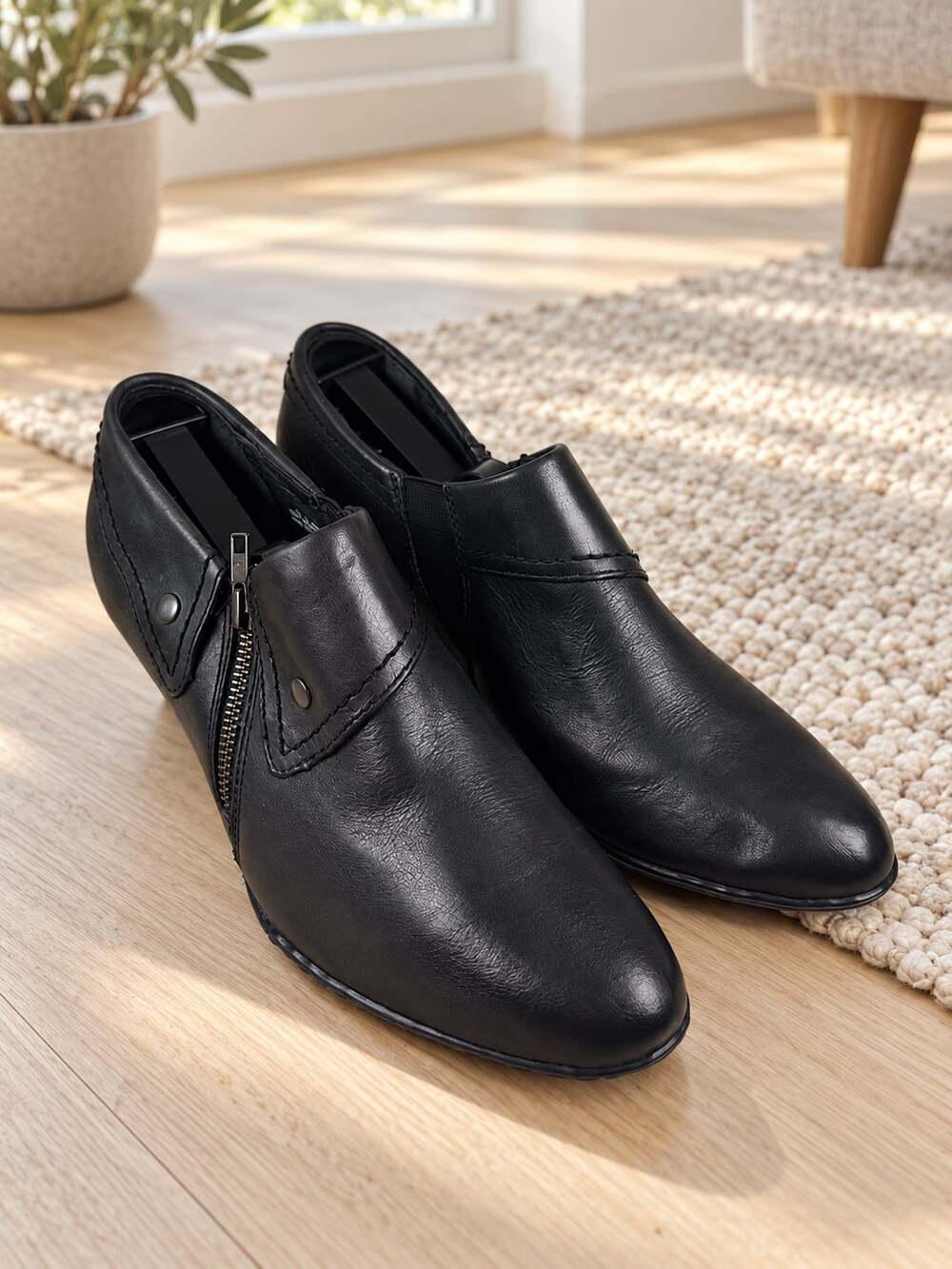Born Ankle Boots Size 9 Black Leather Booties